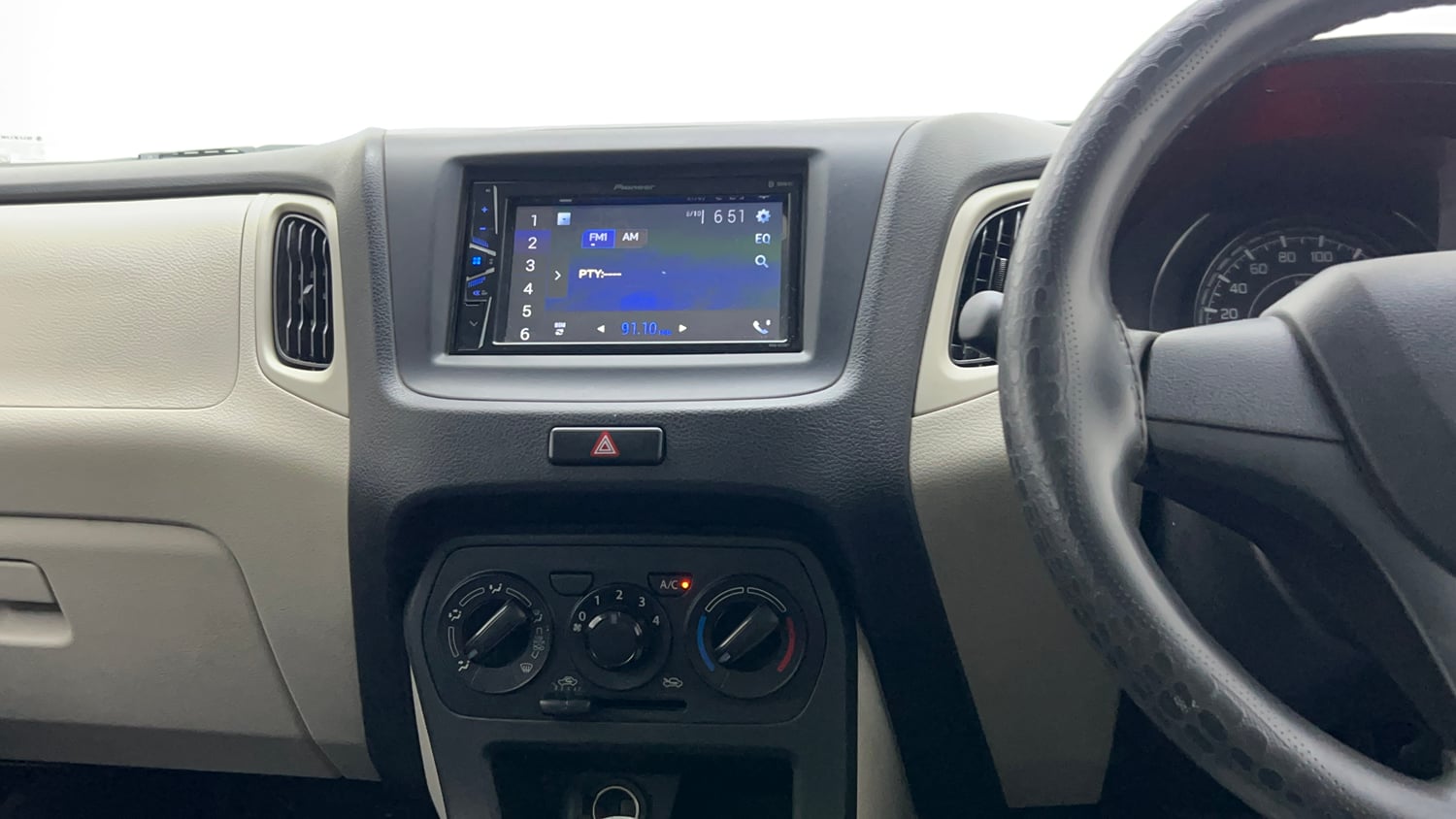 Used 2022 Maruti Suzuki Wagon R LXi (O) 1.0 CNG Cng Manual interior MUSIC SYSTEM & AC CONTROL VIEW