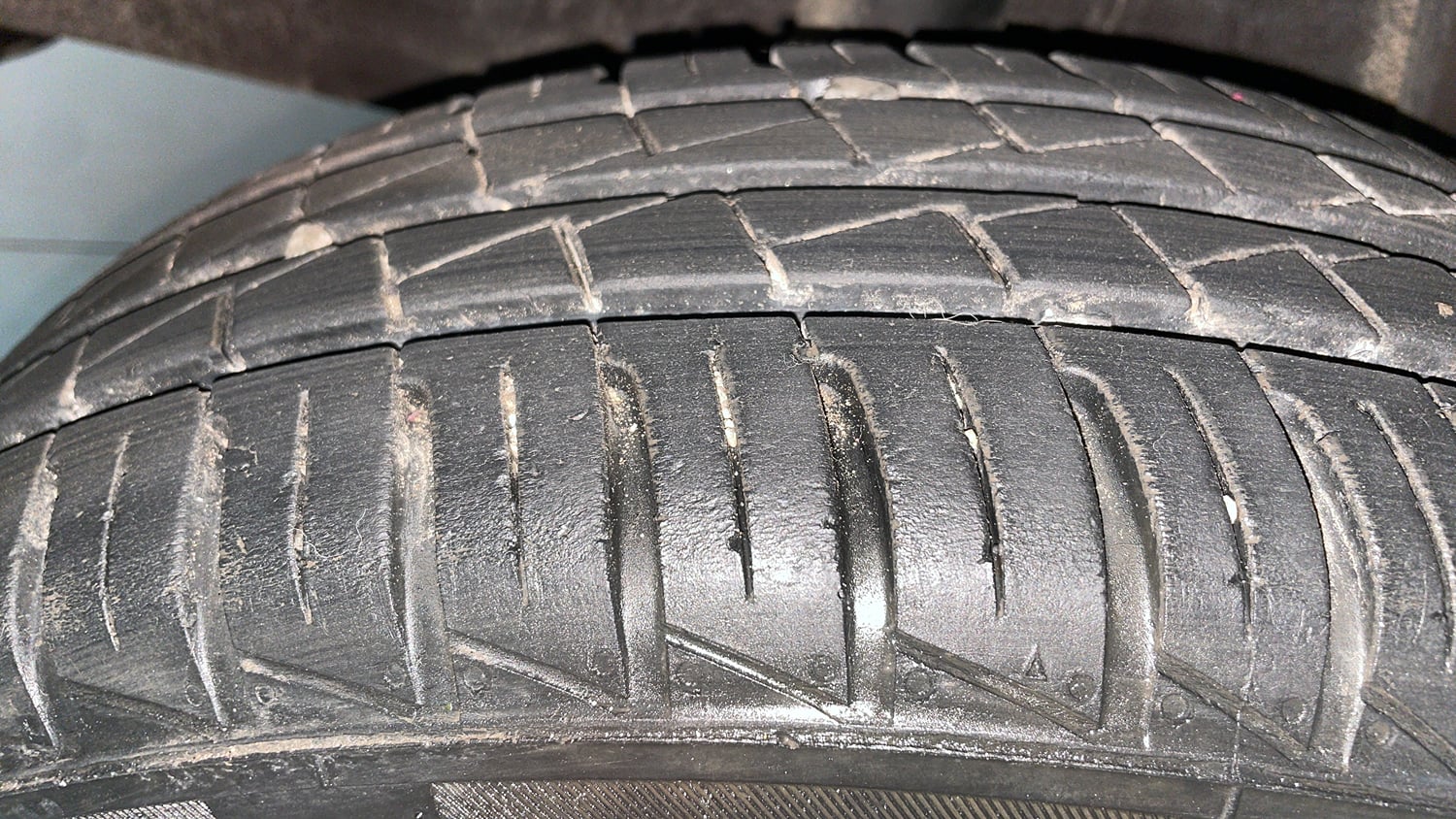 Used 2023 Renault Kwid RXL (O) 1.0 Petrol Manual tyres RIGHT REAR TYRE TREAD VIEW