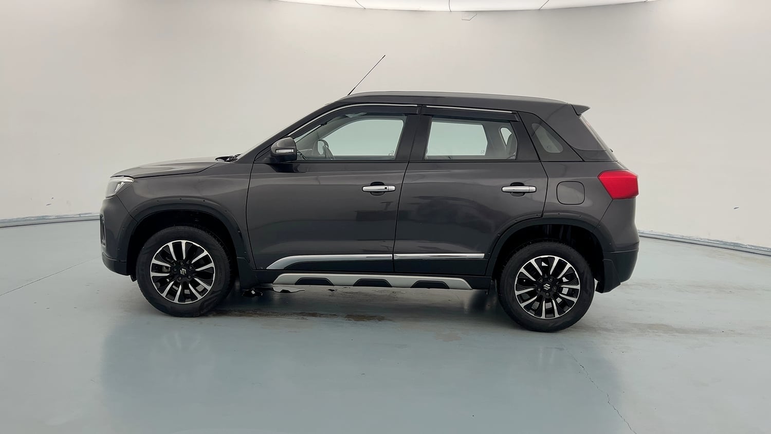 Used 2022 maruti-suzuki Vitara Brezza ZXi Plus Petrol Manual exterior LEFT SIDE VIEW