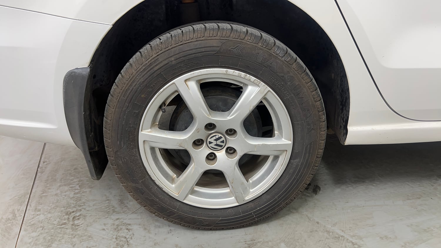 Used 2013 Volkswagen Vento Highline Petrol Petrol Manual tyres RIGHT REAR TYRE RIM VIEW