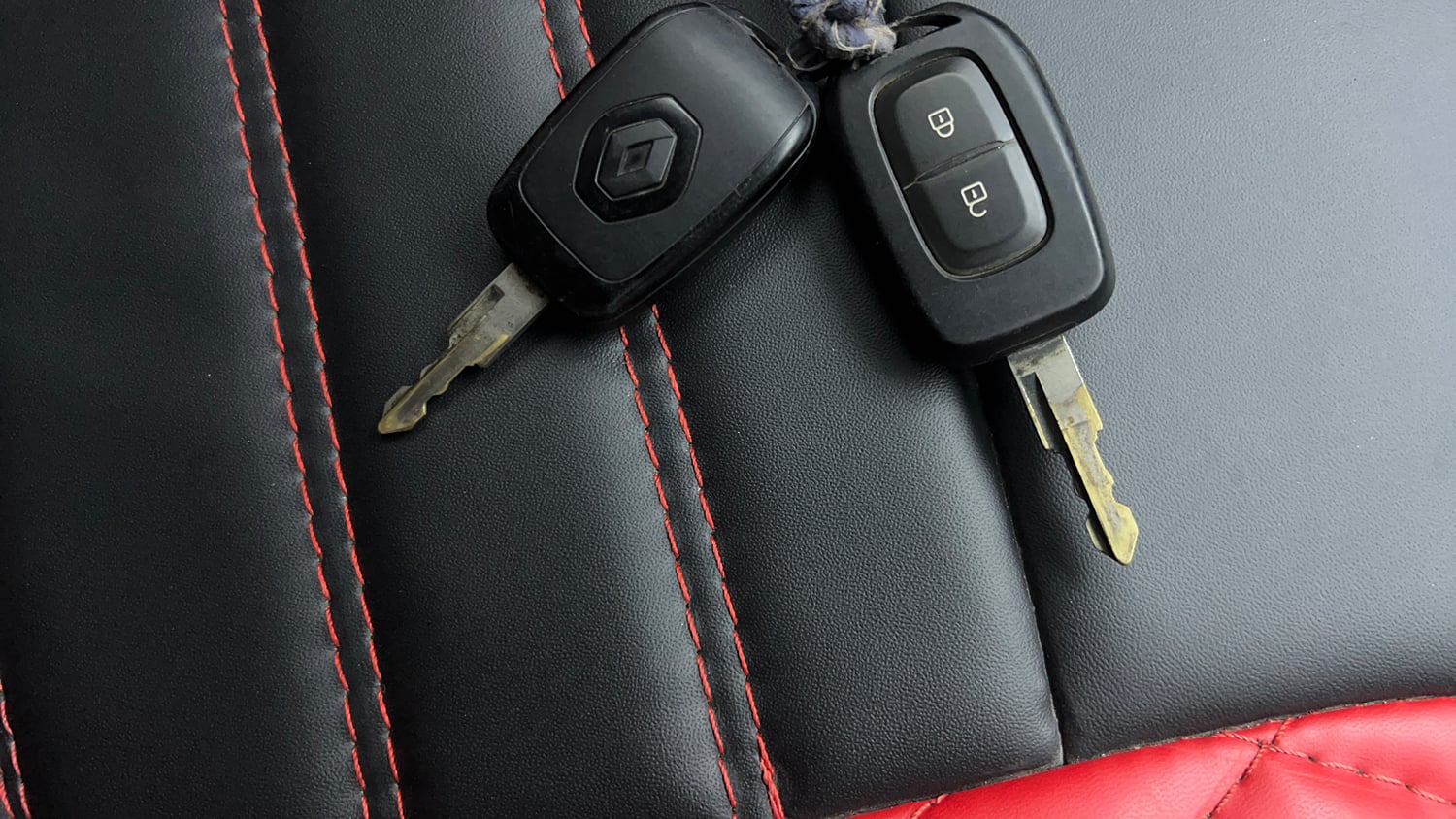 Used 2022 Renault Kwid RXT 1.0 Petrol Manual extra CAR KEY VIEW