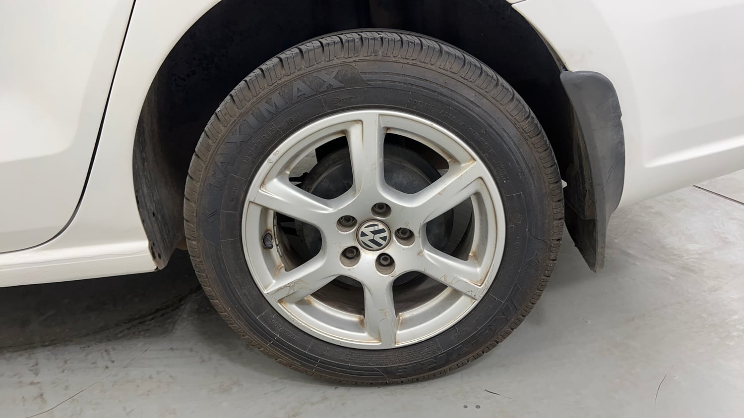 Used 2013 Volkswagen Vento Highline Petrol Petrol Manual tyres LEFT REAR TYRE RIM VIEW