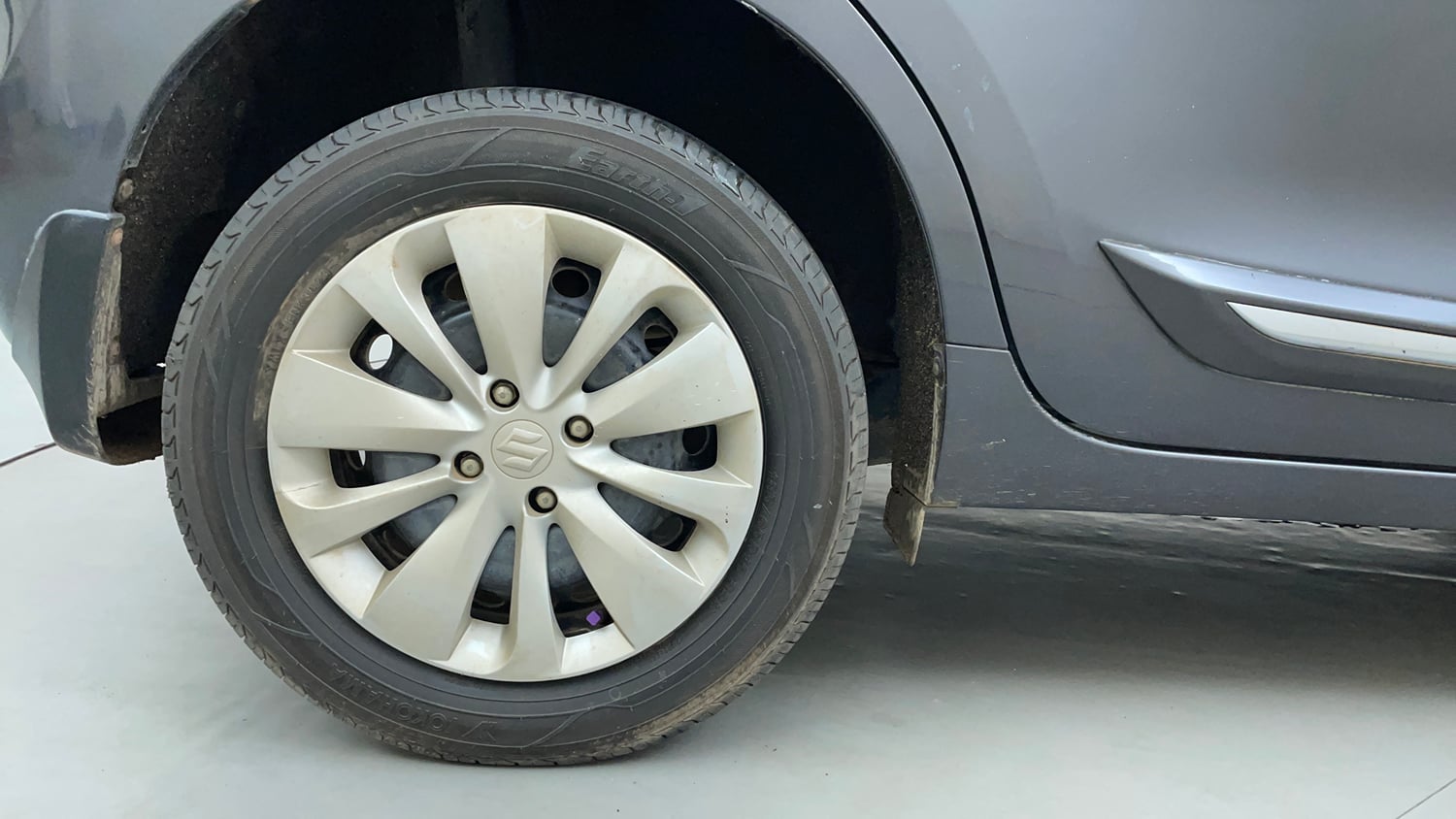 Used 2017 Maruti Suzuki Baleno Delta 1.2 AT Petrol Automatic tyres RIGHT REAR TYRE RIM VIEW