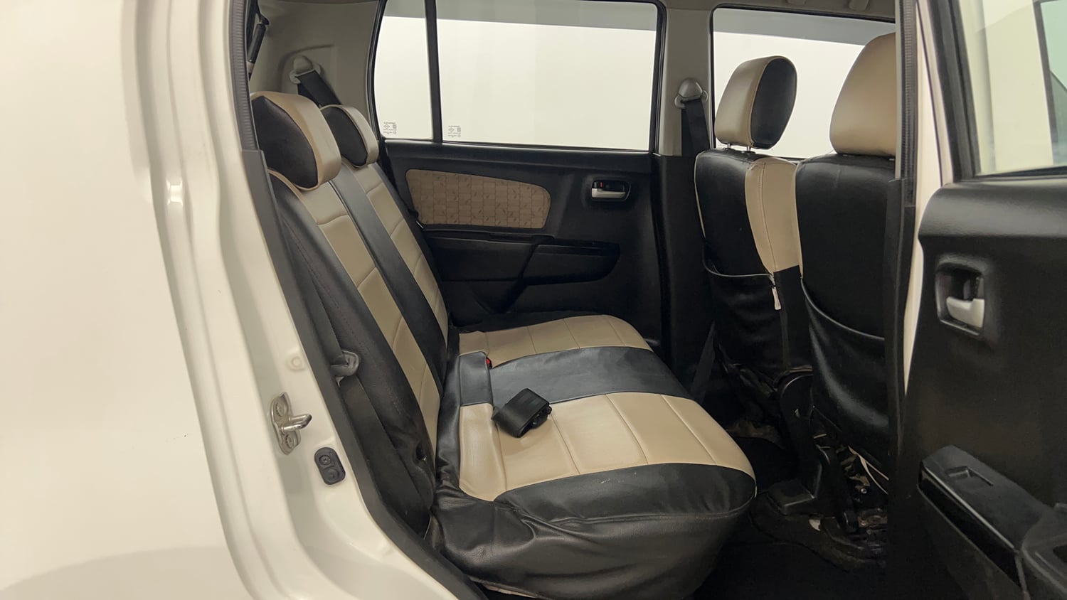 Used 2017 Maruti Suzuki Wagon R Vxi (ABS-Airbag) Petrol Manual interior RIGHT SIDE REAR DOOR CABIN VIEW