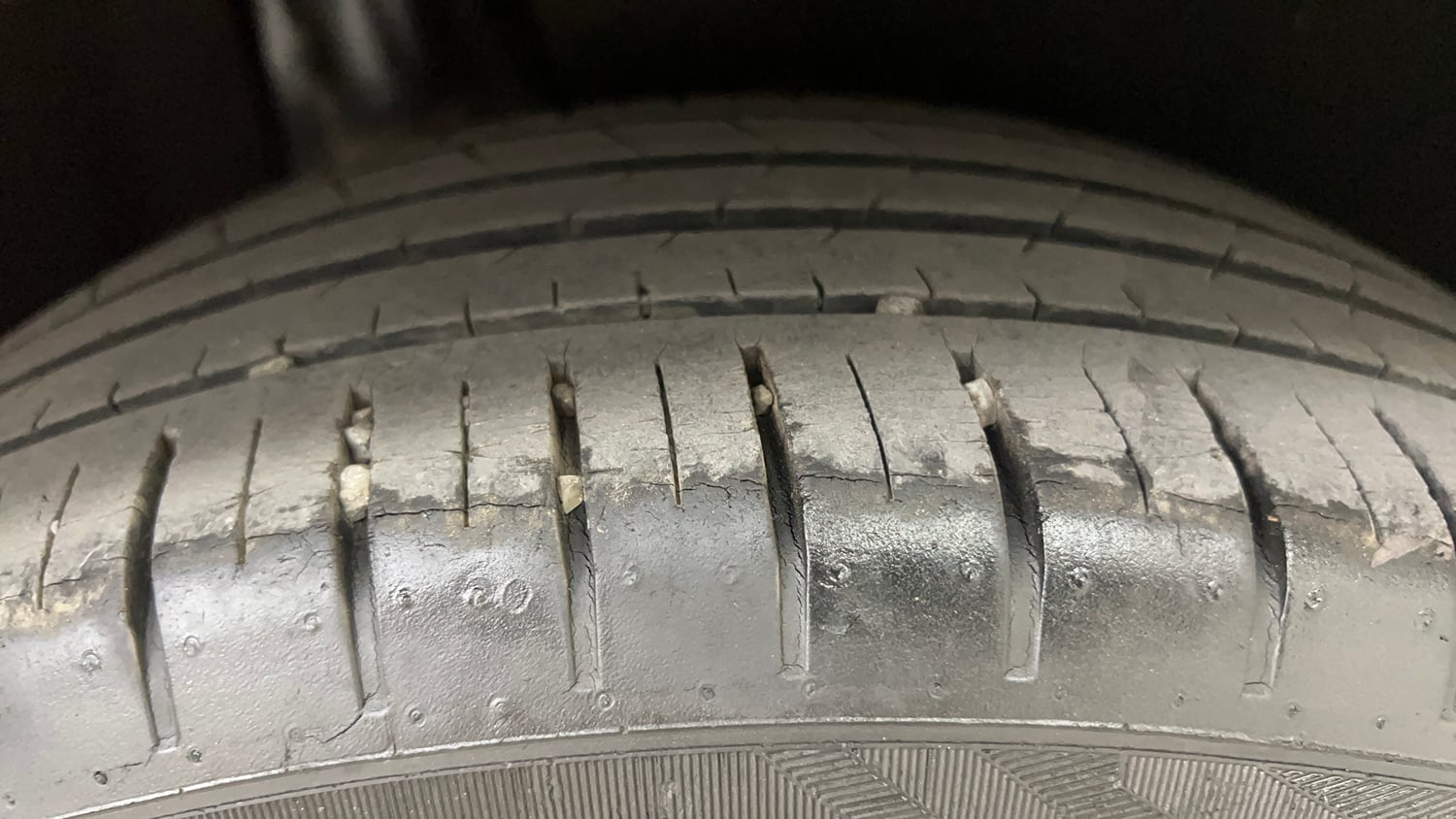Used 2016 Maruti Suzuki Baleno Zeta 1.2 Petrol Manual tyres RIGHT REAR TYRE TREAD VIEW