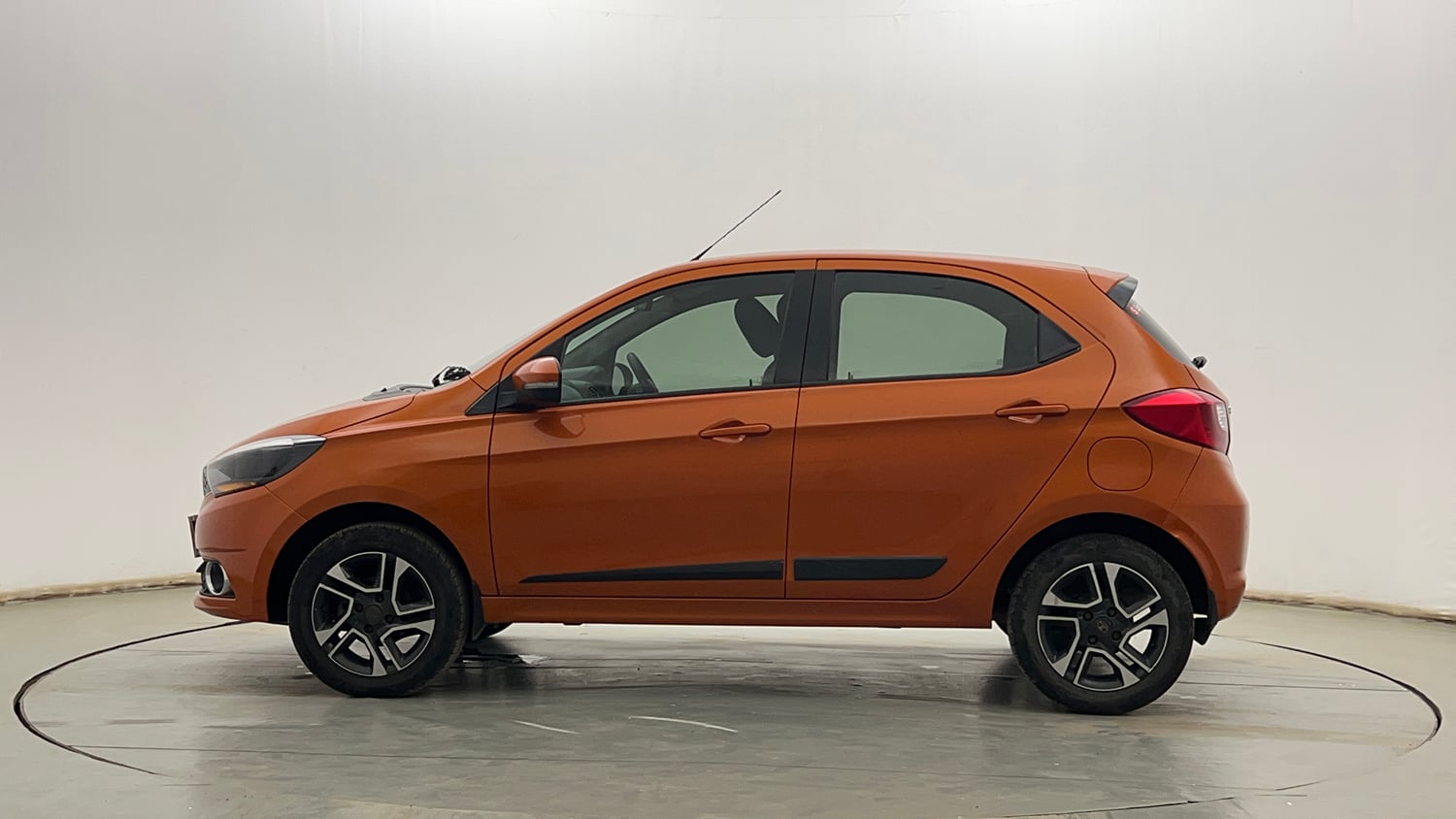 Used 2019 Tata Tiago Revotron XZ Plus Petrol Manual exterior LEFT SIDE VIEW
