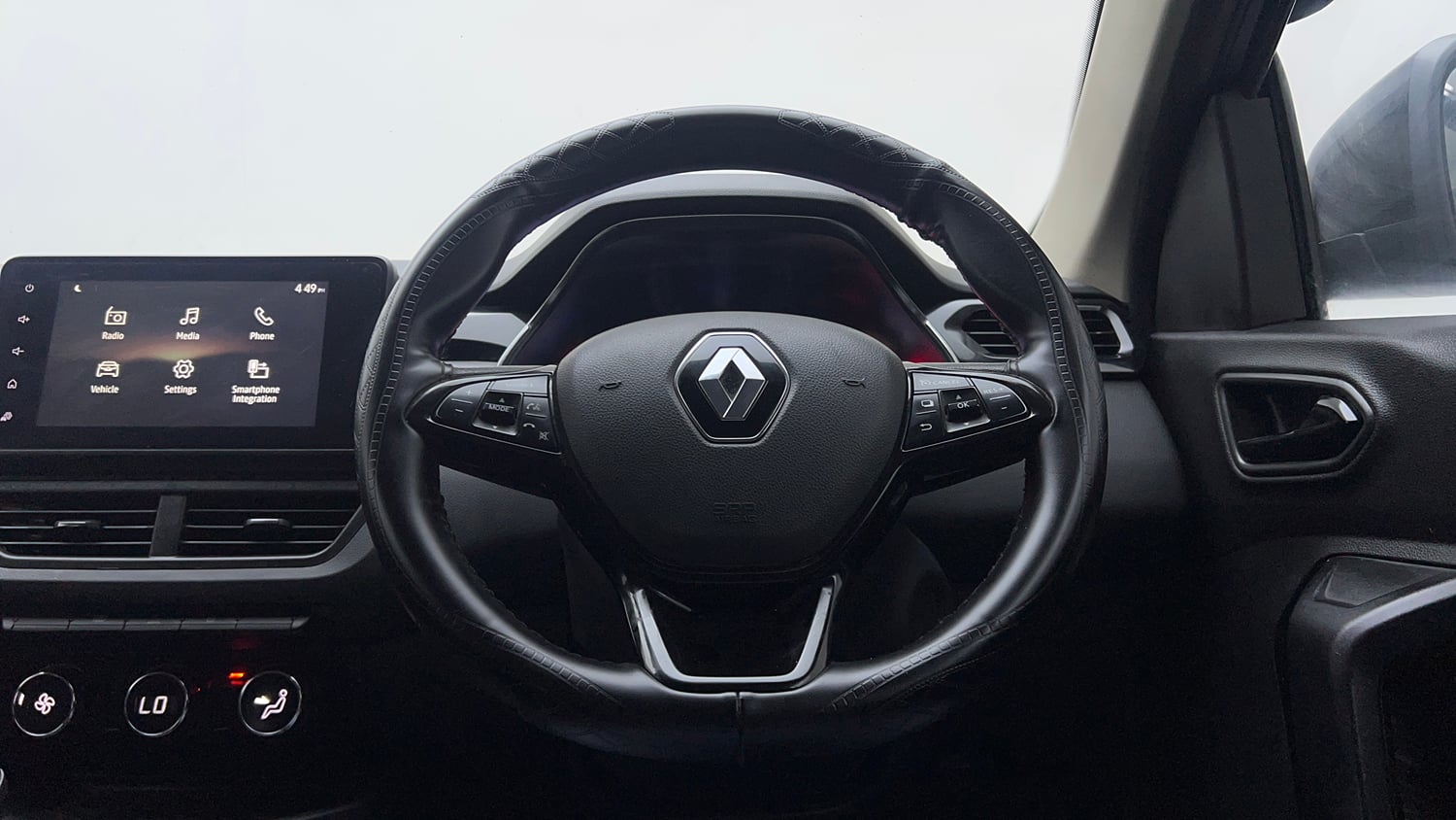 Used 2022 Renault Kiger RXZ 1.0 Turbo MT Petrol Manual interior STEERING VIEW