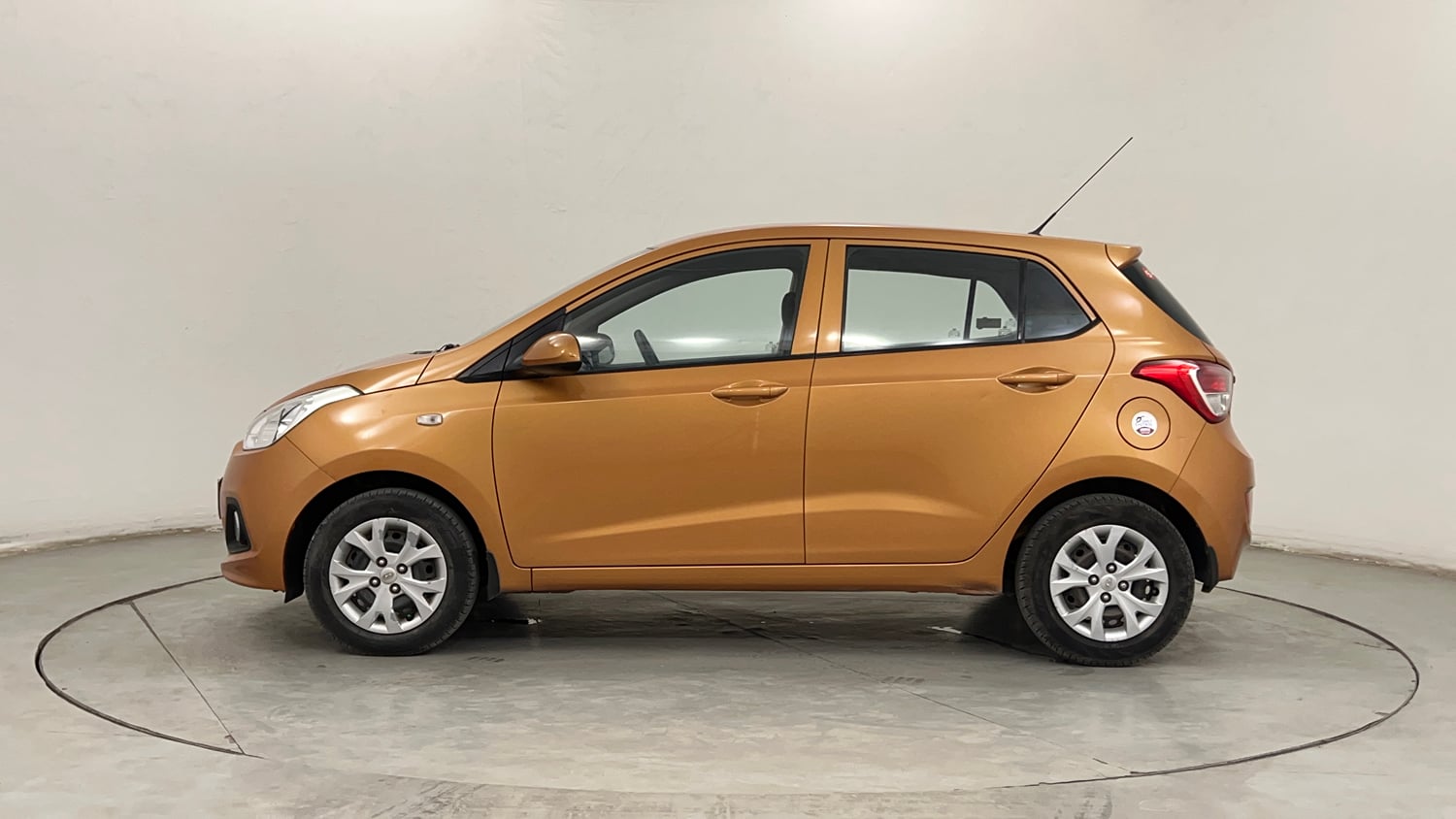 Used 2016 Hyundai Grand i10 Magna 1.2 Kappa VTVT Petrol Manual exterior LEFT SIDE VIEW