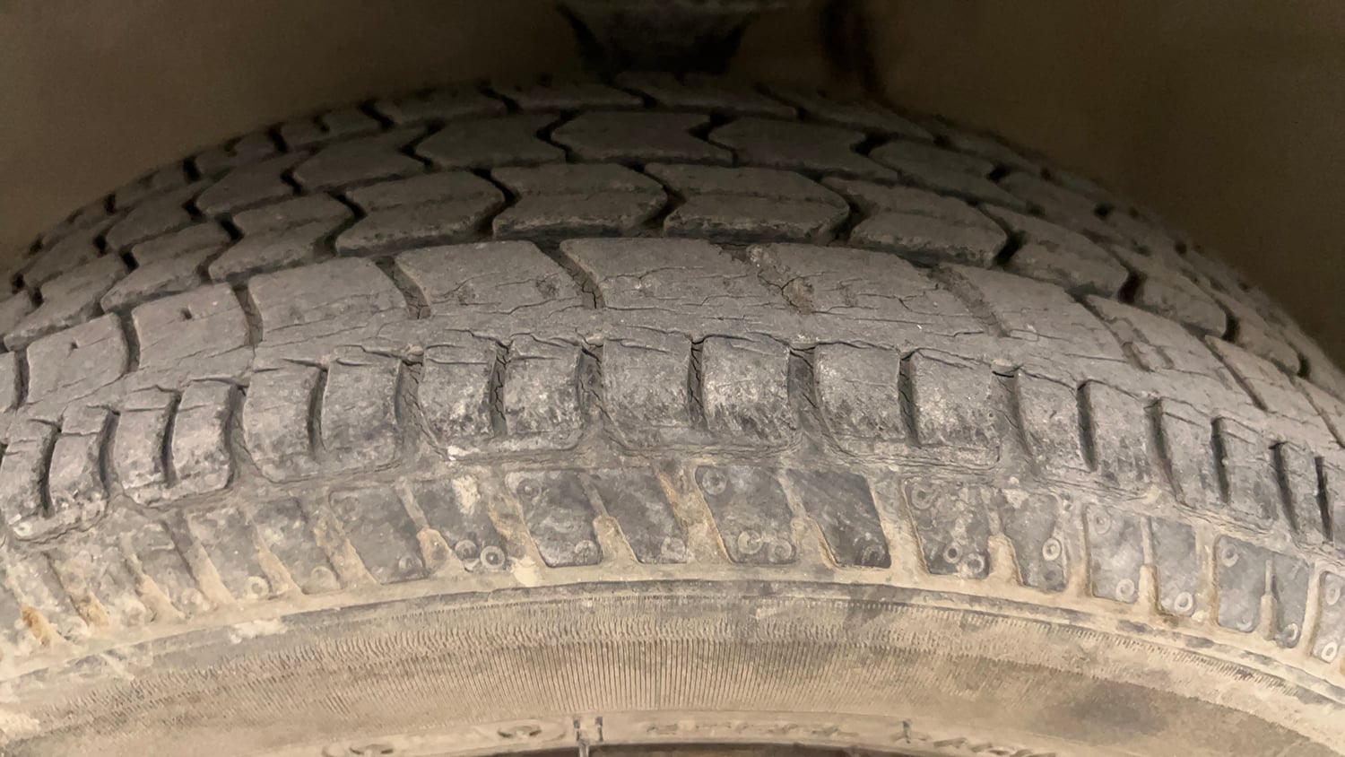 Used 2018 maruti-suzuki Alto K10 LXi (O) CNG Cng Manual tyres LEFT FRONT TYRE TREAD VIEW