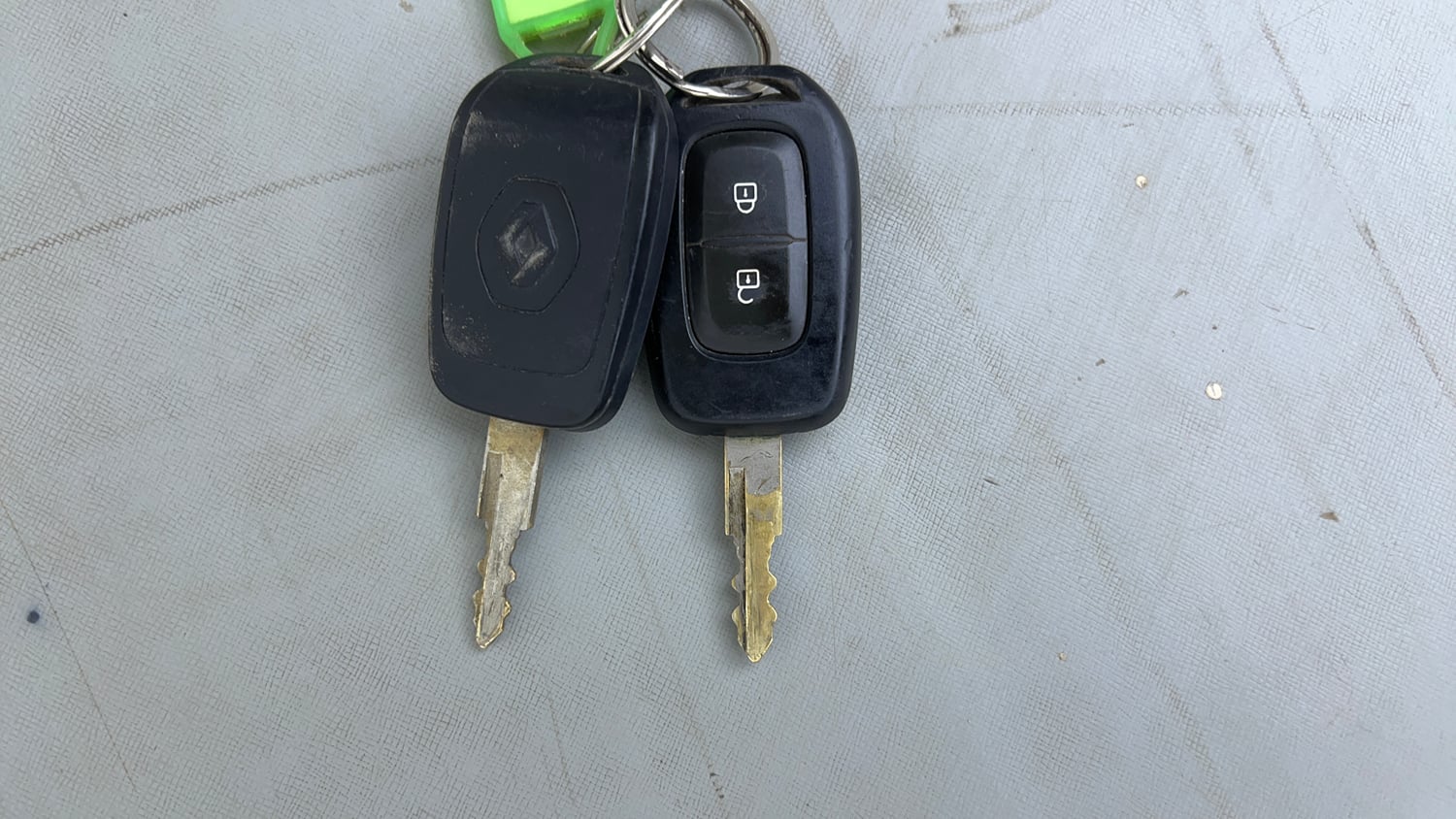 Used 2017 Renault Kwid 1.0 RXT Petrol Manual extra CAR KEY VIEW