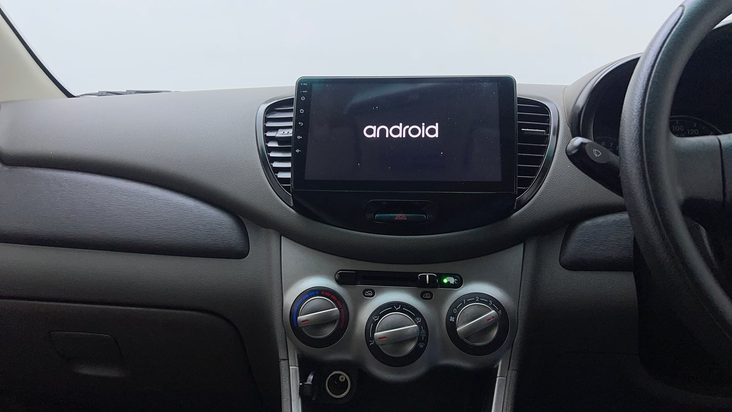 Used 2015 Hyundai i10 Magna 1.1 iRDE2 Petrol Manual interior MUSIC SYSTEM & AC CONTROL VIEW