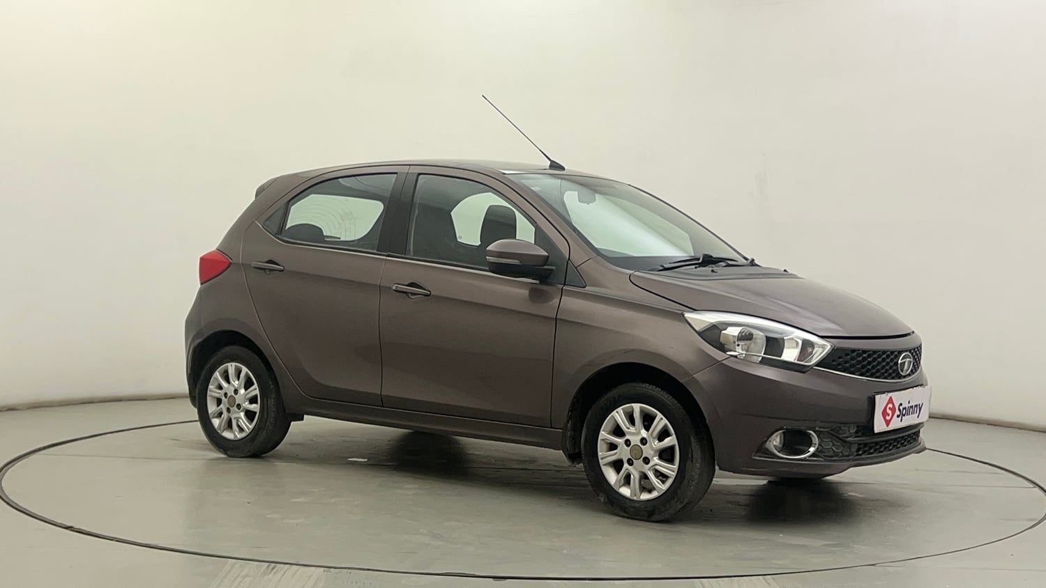 Used 2017 Tata Tiago Revotron XZA Petrol Automatic exterior RIGHT FRONT CORNER VIEW