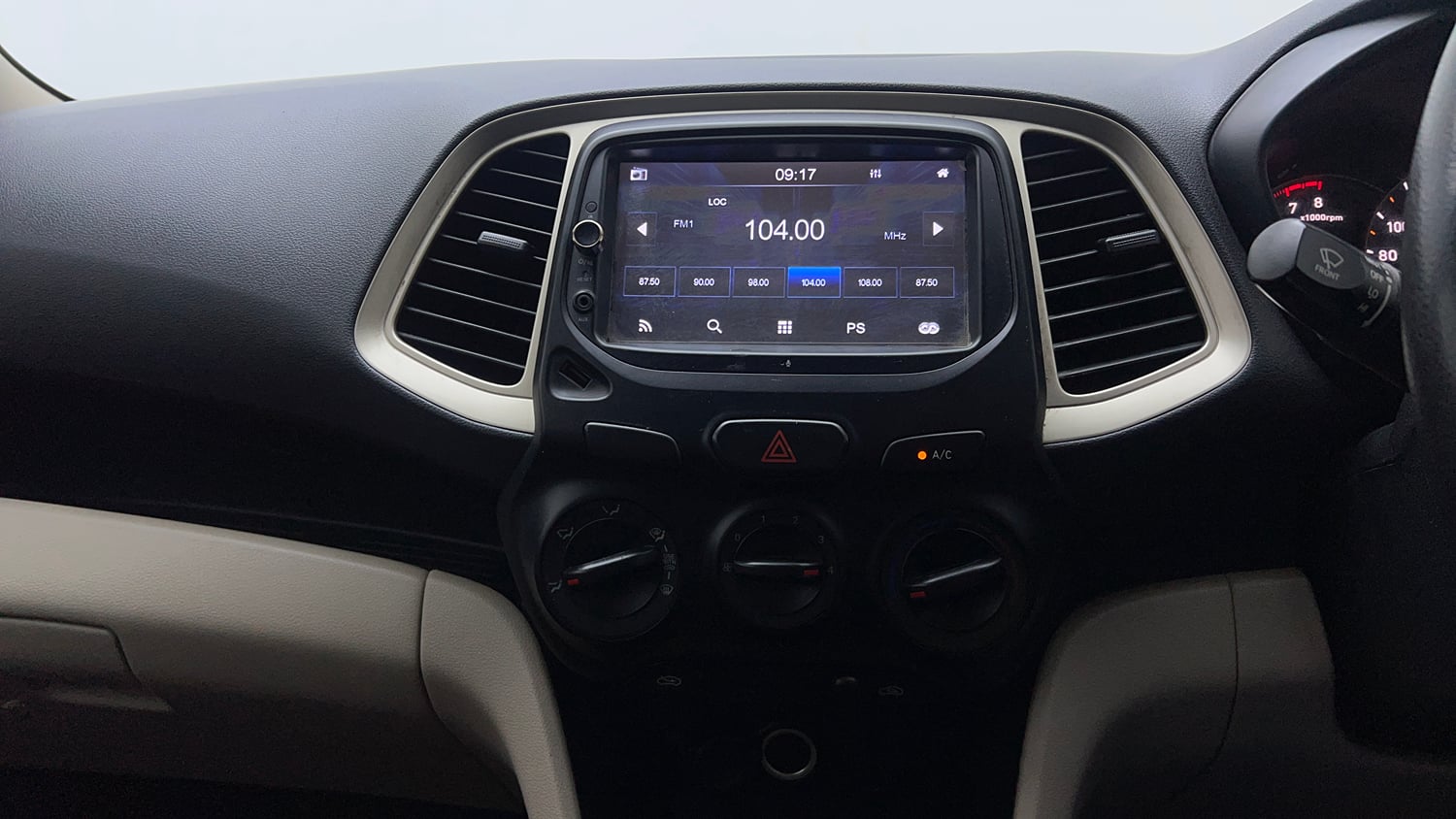 Used 2022 hyundai Santro Sportz Executive CNG Cng Manual top_features Integrated (in-dash) music system