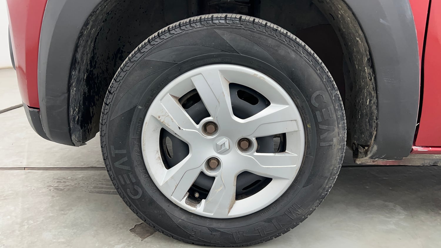 Used 2017 Renault Kwid 1.0 RXT AMT Petrol Automatic tyres LEFT FRONT TYRE RIM VIEW