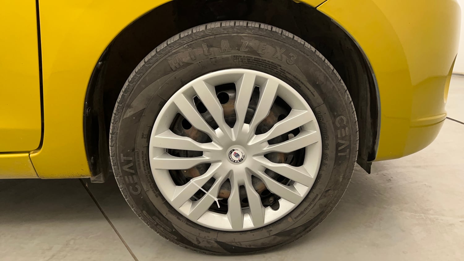 Used 2015 Maruti Suzuki Celerio VXi AMT Petrol Automatic tyres RIGHT FRONT TYRE RIM VIEW