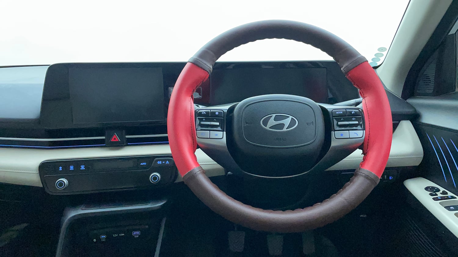 Used 2023 Hyundai Verna SX 1.5 Petrol MT Petrol Manual interior STEERING VIEW