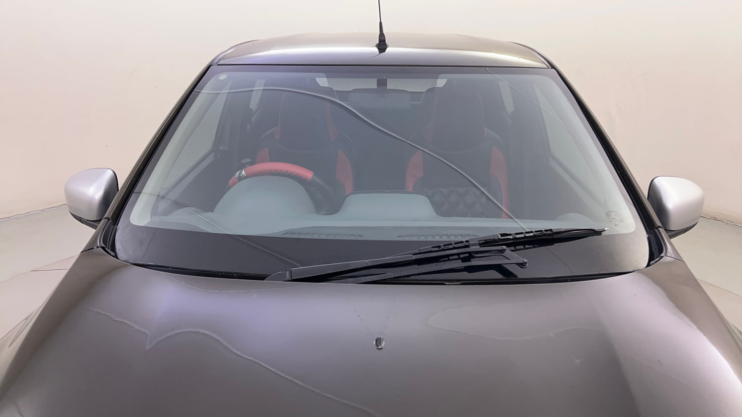 Used 2018 Renault Kwid 1.0 RXT Petrol Manual exterior FRONT WINDSHIELD VIEW