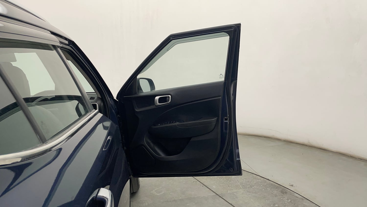 Used 2020 Hyundai Venue SX 1.5 CRDi Diesel Manual interior RIGHT FRONT DOOR OPEN VIEW
