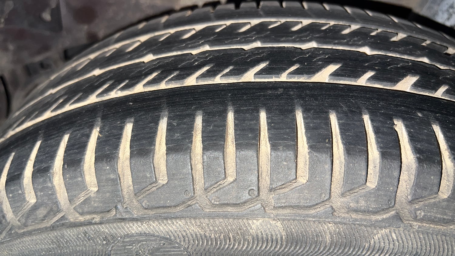 Used 2015 Honda City V Petrol Manual tyres LEFT REAR TYRE TREAD VIEW