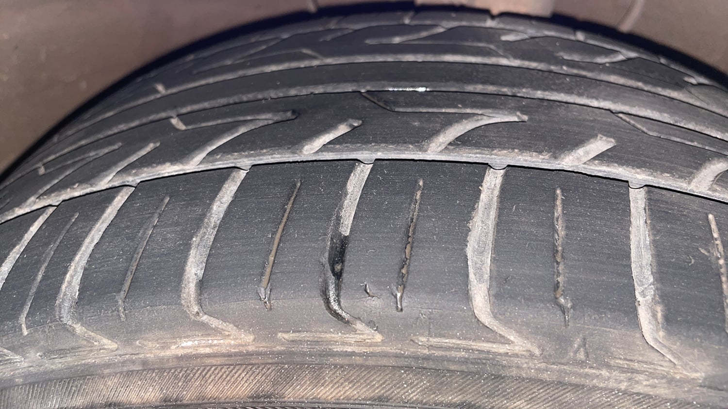 Used 2023 Hyundai Verna SX 1.5 Petrol MT Petrol Manual tyres RIGHT FRONT TYRE TREAD VIEW