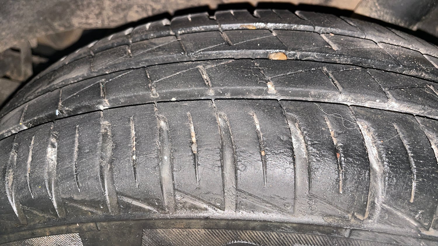 Used 2023 Renault Kwid RXL (O) 1.0 Petrol Manual tyres LEFT REAR TYRE TREAD VIEW