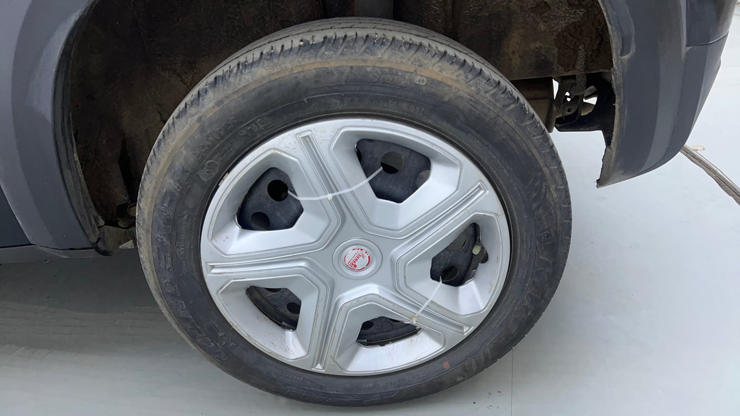 Used 2025 Renault Kiger RXL Petrol Manual tyres LEFT REAR TYRE RIM VIEW