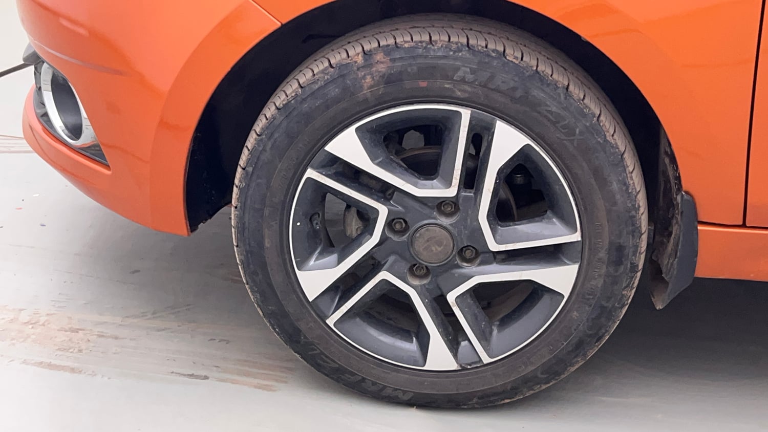 Used 2019 Tata Tiago Revotron XZ Plus Petrol Manual tyres LEFT FRONT TYRE RIM VIEW