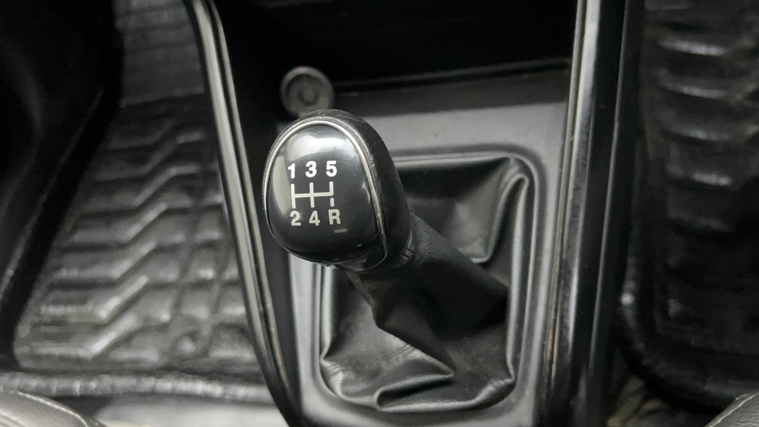 Used 2018 Ford EcoSport Trend 1.5L TDCi Diesel Manual interior GEAR  KNOB VIEW