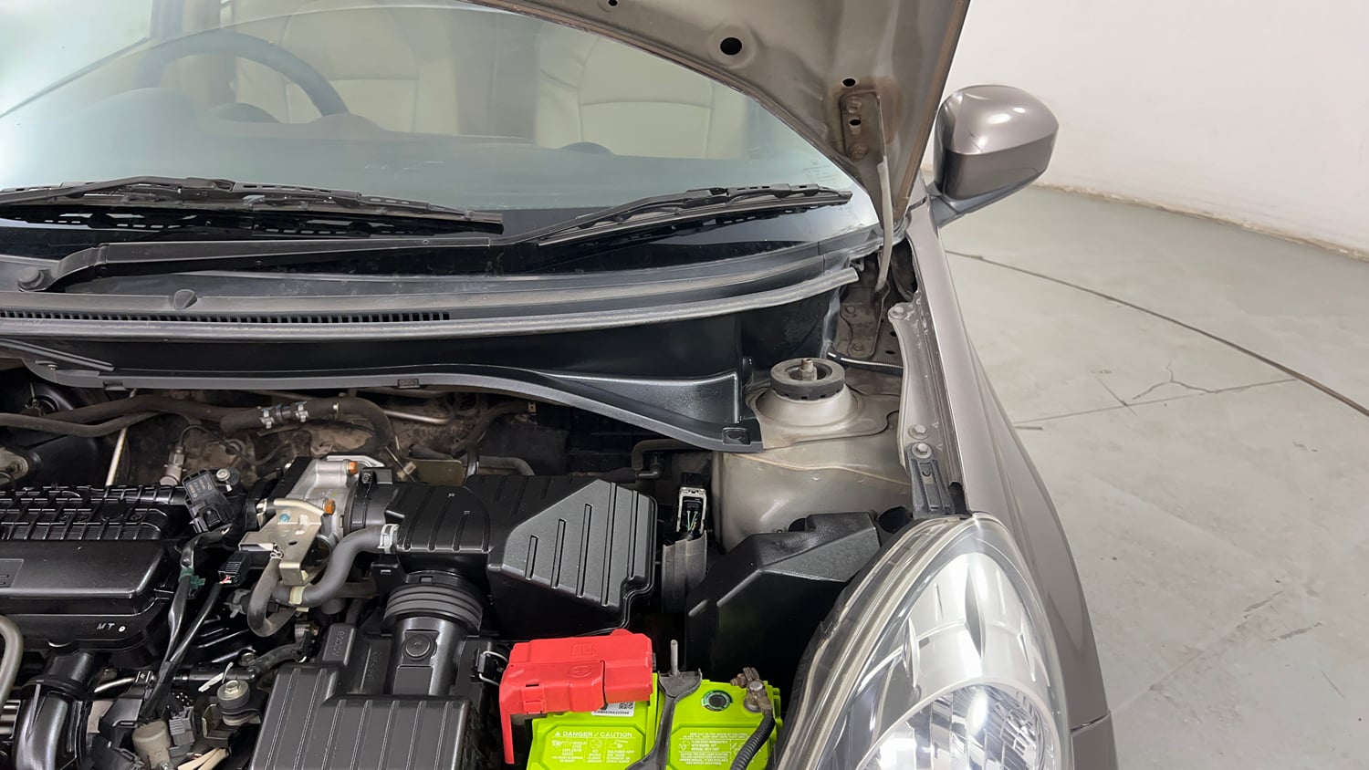 Used 2013 Honda Brio S MT Petrol Manual engine ENGINE LEFT SIDE HINGE & APRON VIEW