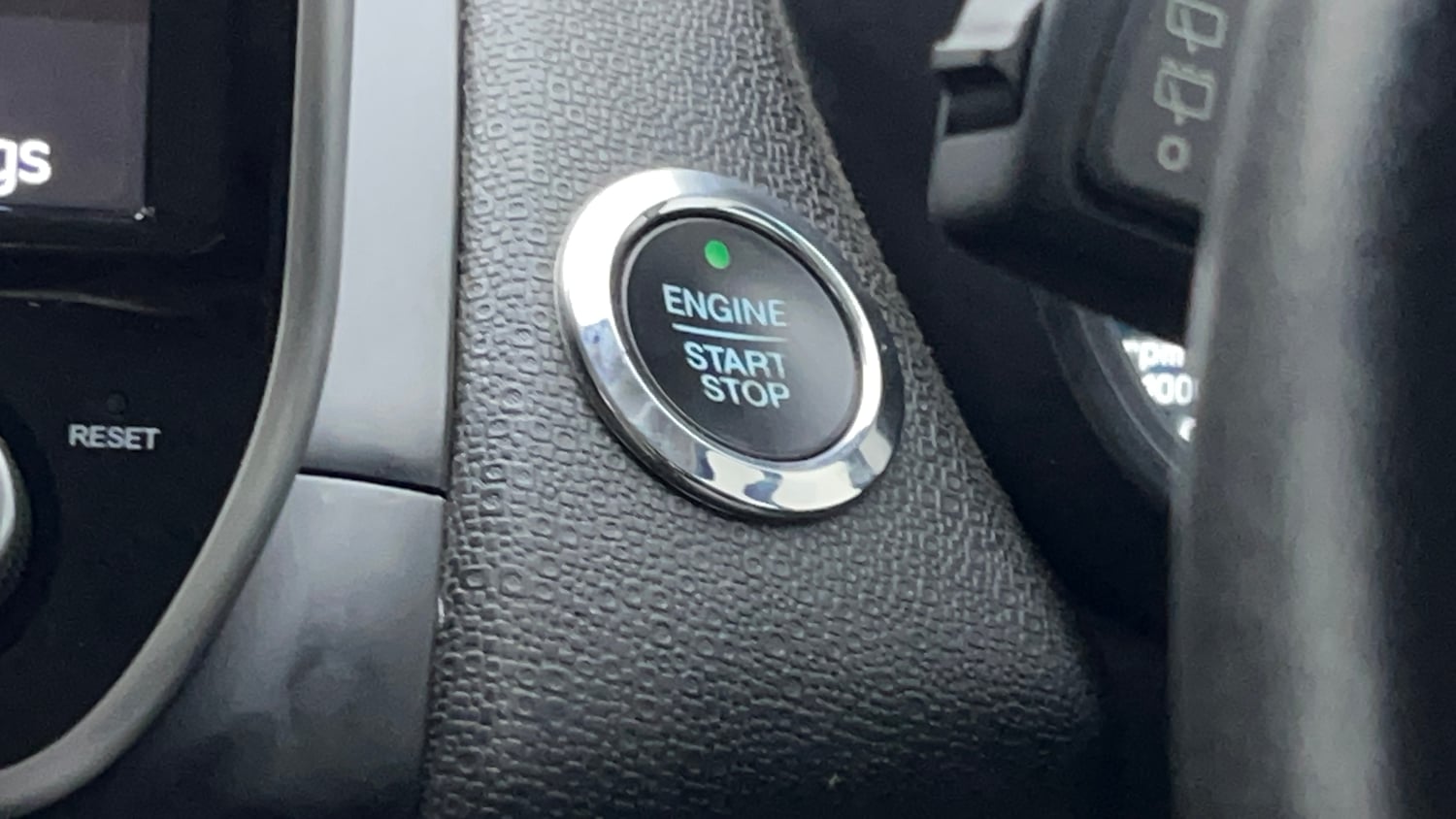 Used 2020 Ford EcoSport Titanium Plus 1.5L Ti-VCT AT Petrol Automatic top_features Keyless start