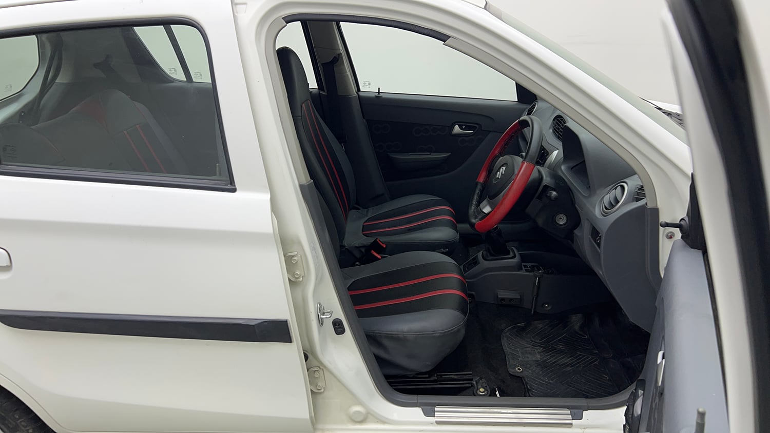 Used 2013 Maruti Suzuki Alto 800 Lxi Petrol Manual interior RIGHT SIDE FRONT DOOR CABIN VIEW