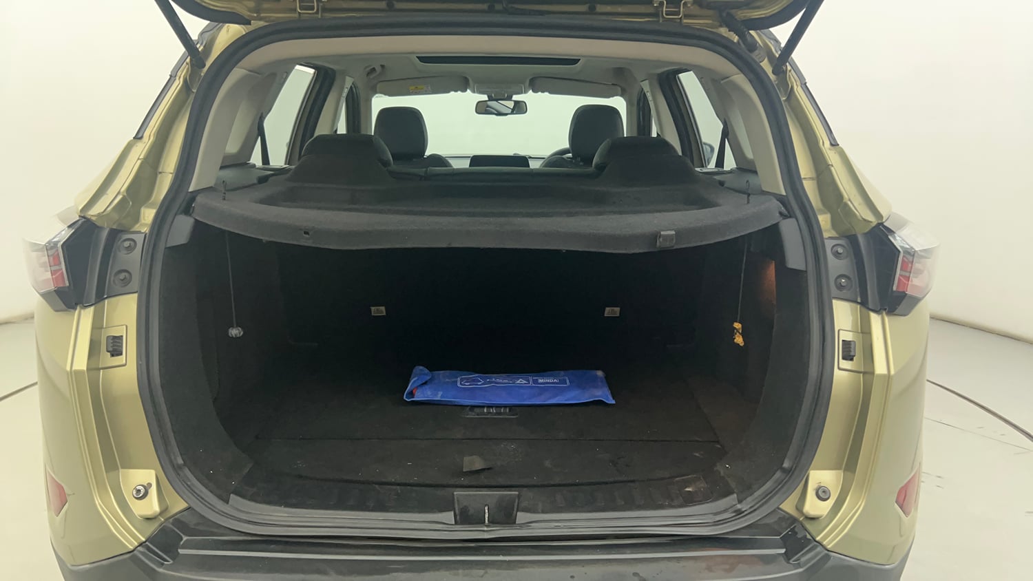 Used 2022 Tata Harrier Kaziranga XZA Plus Diesel Automatic interior DICKY INSIDE VIEW