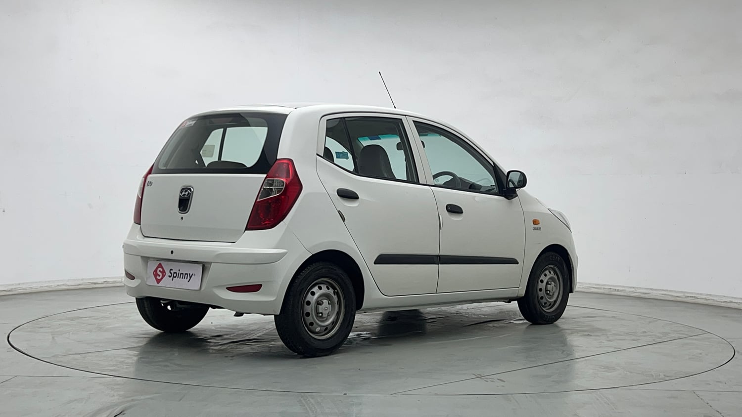 Used 2015 Hyundai i10 Magna 1.1 iRDE2 Petrol Manual exterior RIGHT REAR CORNER VIEW