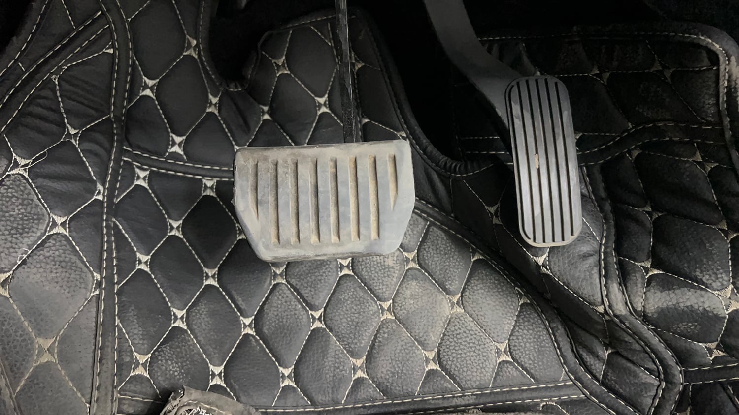 Used 2022 Tata Safari XZA Plus 6 S Dark Edition Diesel Automatic interior PEDALS VIEW