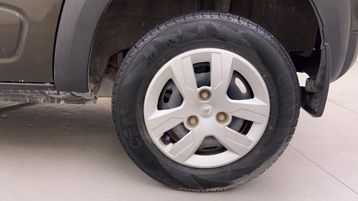 Used 2018 Renault Kwid 1.0 RXT Petrol Manual tyres LEFT REAR TYRE RIM VIEW