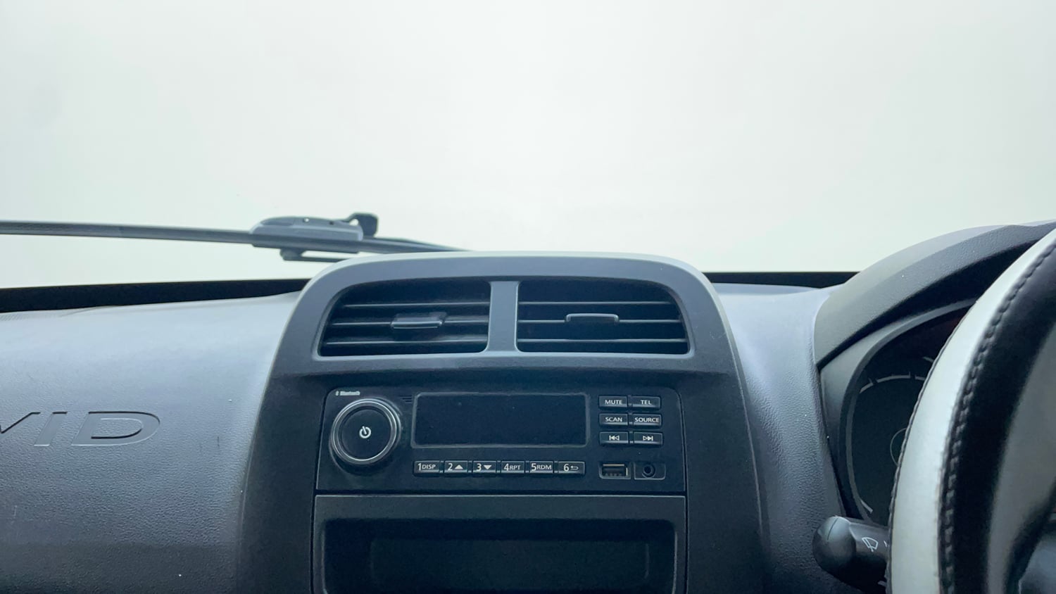 Used 2023 Renault Kwid RXL (O) 1.0 Petrol Manual top_features Integrated (in-dash) music system