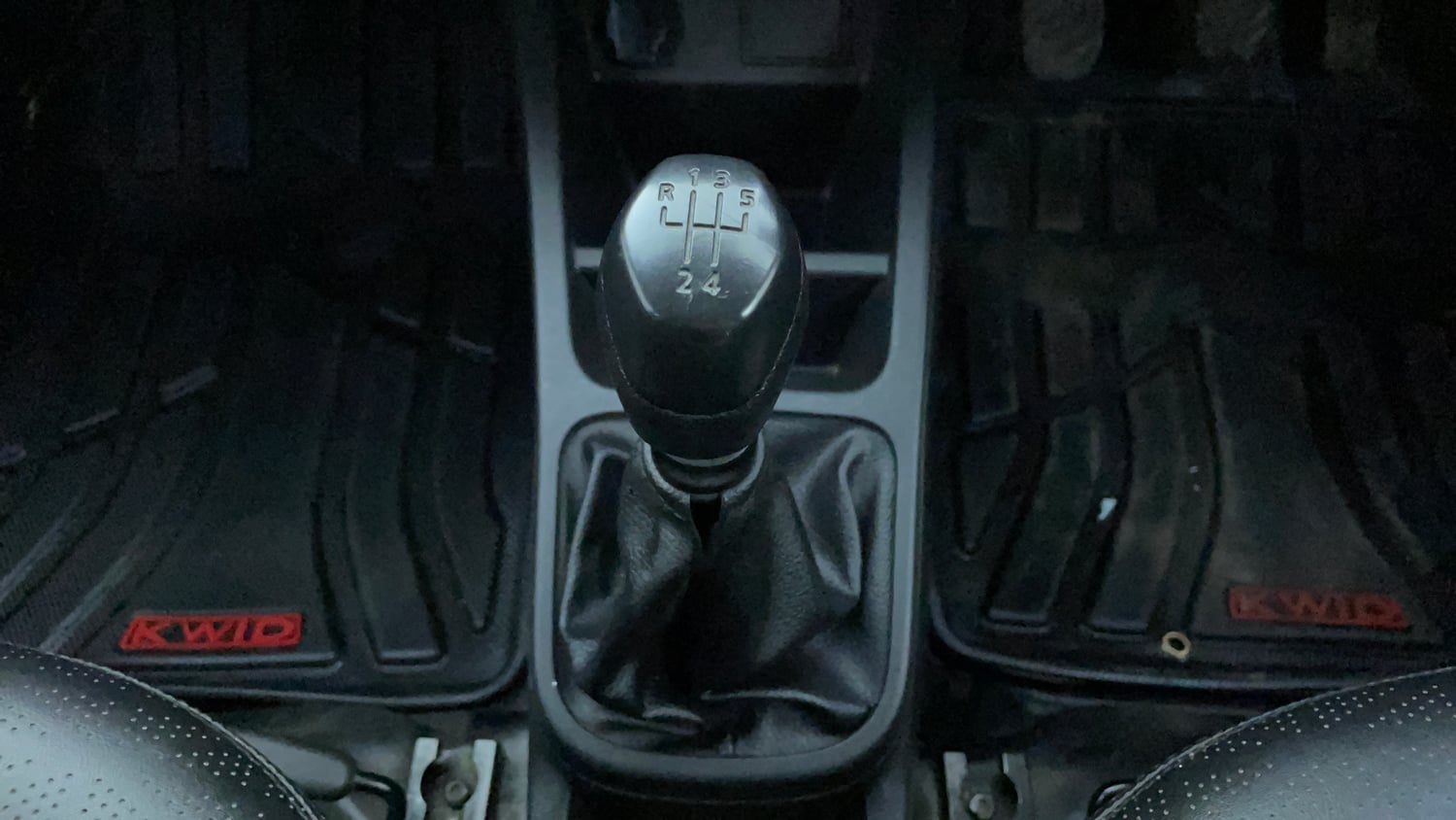 Used 2023 Renault Kwid RXL (O) 1.0 Petrol Manual interior GEAR  KNOB VIEW