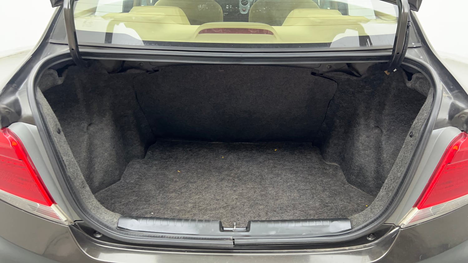 Used 2015 Honda Amaze 1.2 VX i-VTEC Petrol Manual interior DICKY INSIDE VIEW