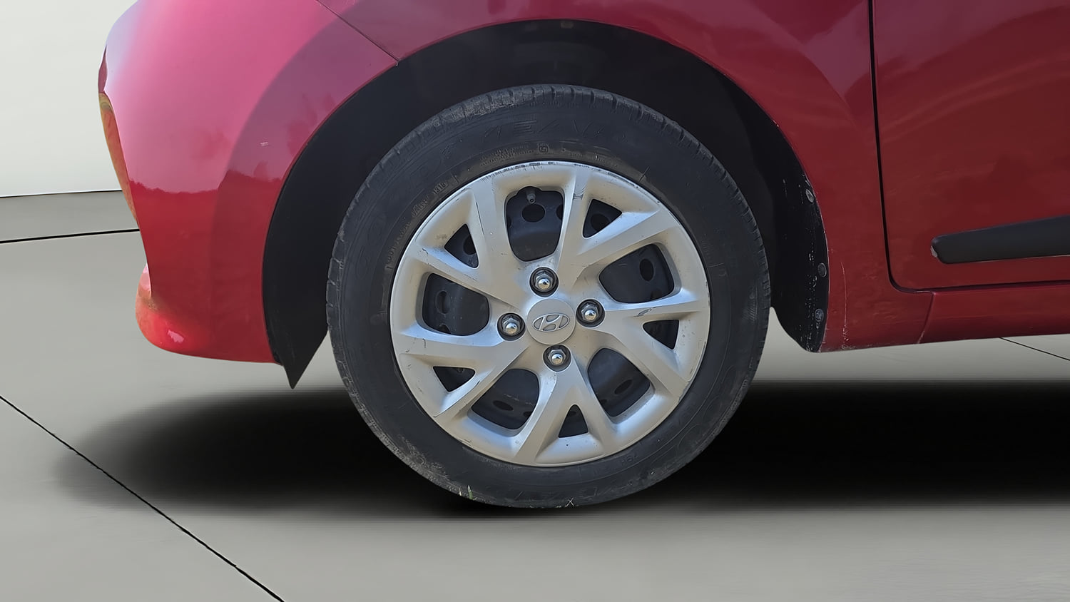 Used 2018 Hyundai Grand i10 Sportz 1.2 Kappa VTVT Petrol Manual tyres LEFT FRONT TYRE RIM VIEW