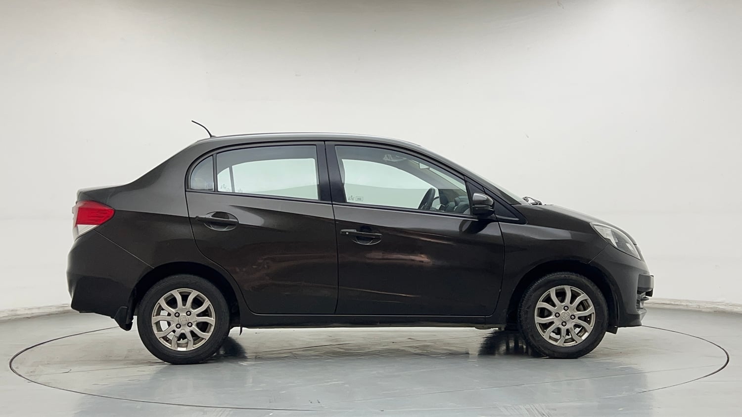 Used 2015 Honda Amaze 1.2 VX i-VTEC Petrol Manual exterior RIGHT SIDE VIEW