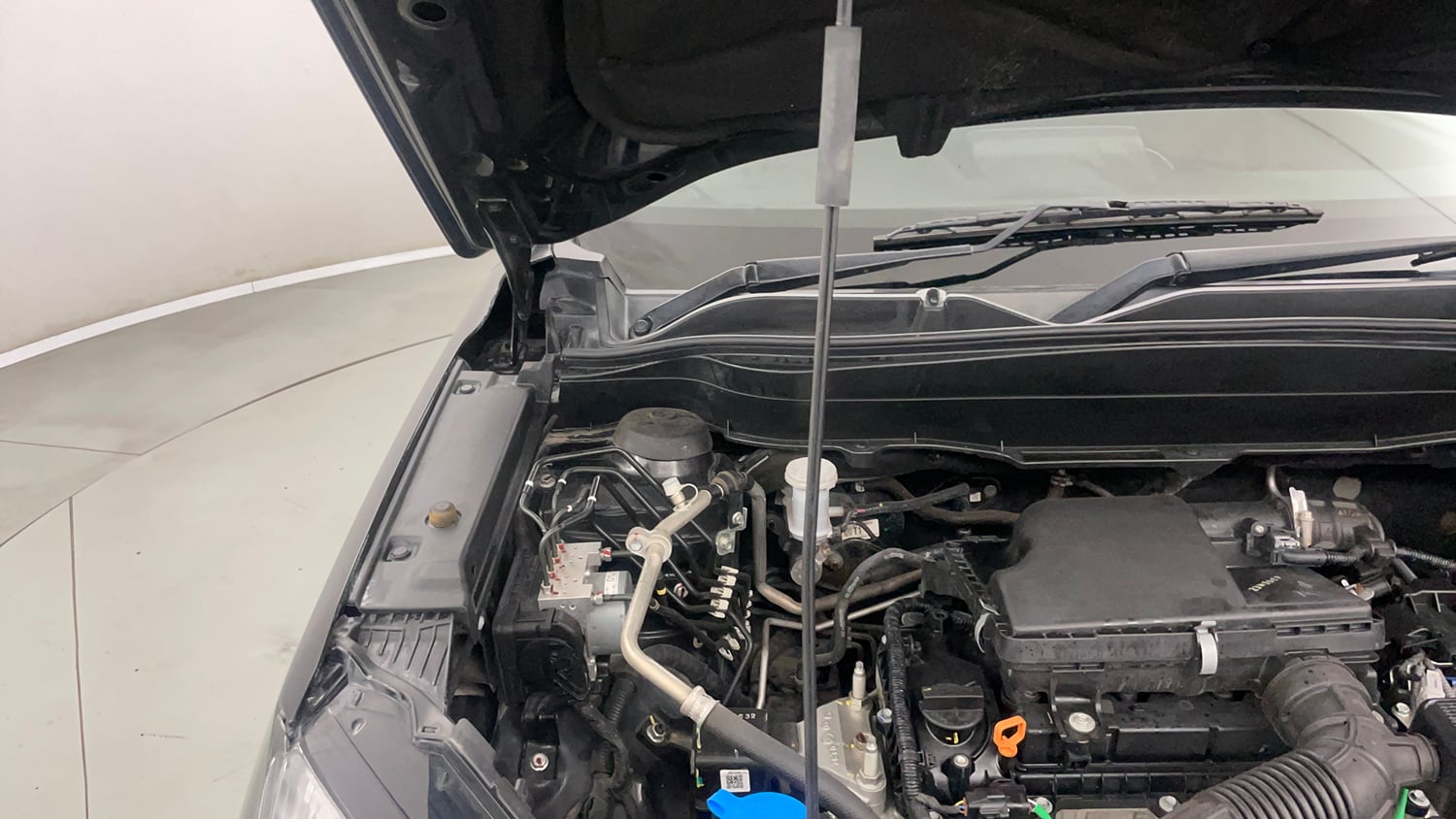 Used 2023 Maruti Suzuki Grand Vitara Zeta Smart Hybrid Petrol Manual engine ENGINE RIGHT SIDE HINGE & APRON VIEW