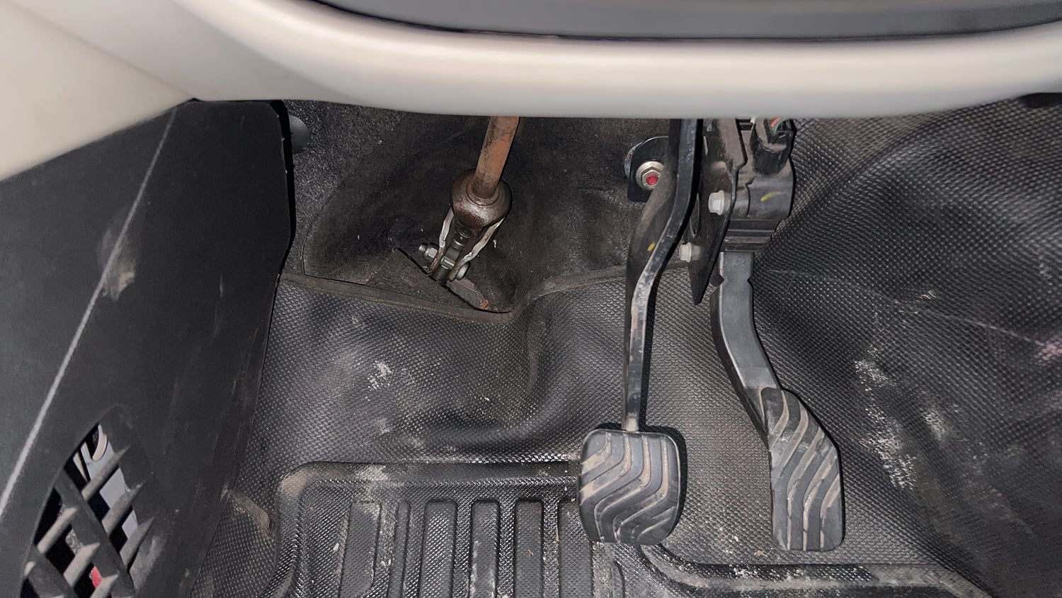 Used 2020 Renault Triber RXL EASY-R AMT Petrol Automatic interior PEDALS VIEW