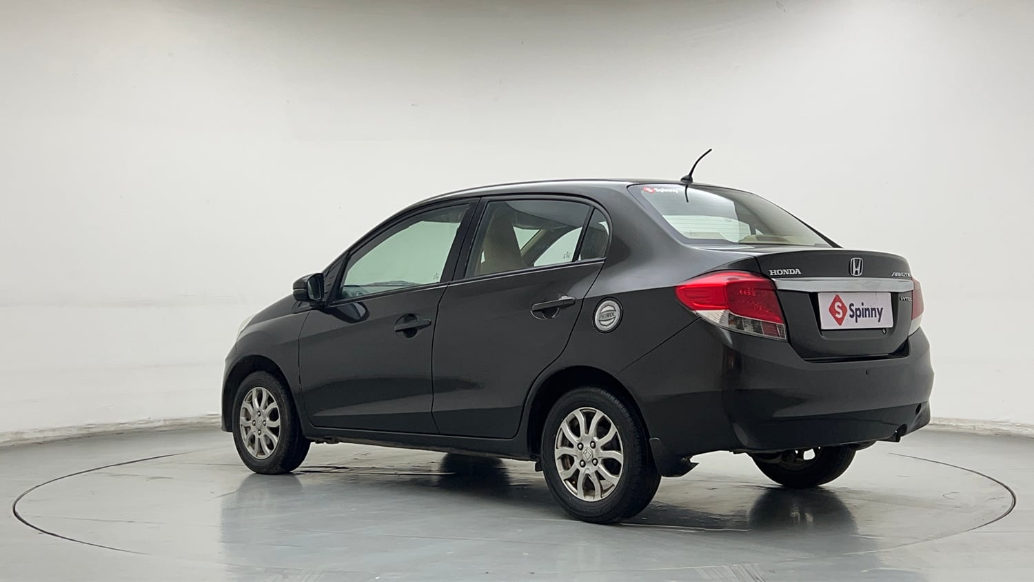 Used 2015 Honda Amaze 1.2 VX i-VTEC Petrol Manual exterior LEFT REAR CORNER VIEW