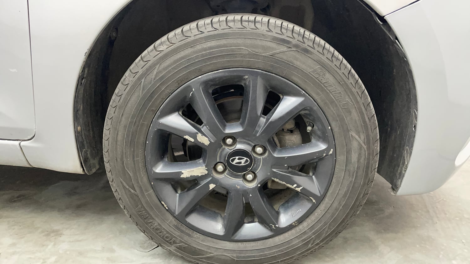 Used 2018 Hyundai Elite i20 Asta 1.2 Petrol Manual tyres RIGHT FRONT TYRE RIM VIEW