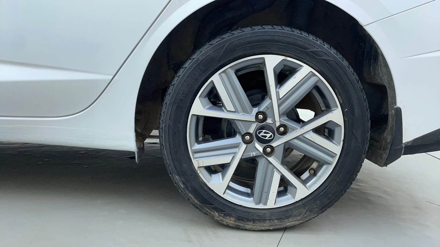 Used 2023 Hyundai Verna SX 1.5 Petrol MT Petrol Manual tyres LEFT REAR TYRE RIM VIEW