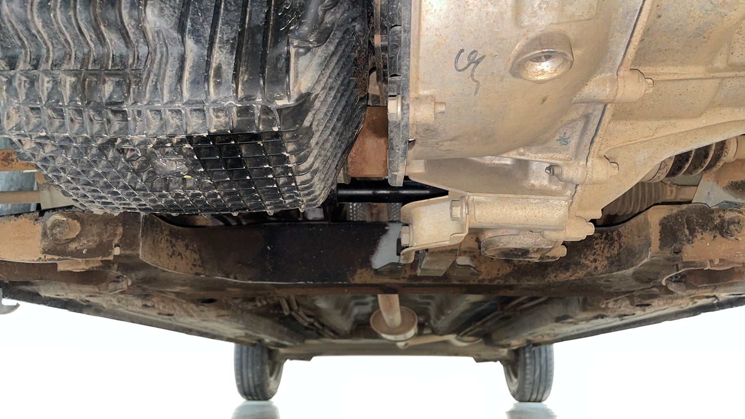 Used 2023 Renault Kwid RXL (O) 1.0 Petrol Manual extra FRONT LEFT UNDERBODY VIEW