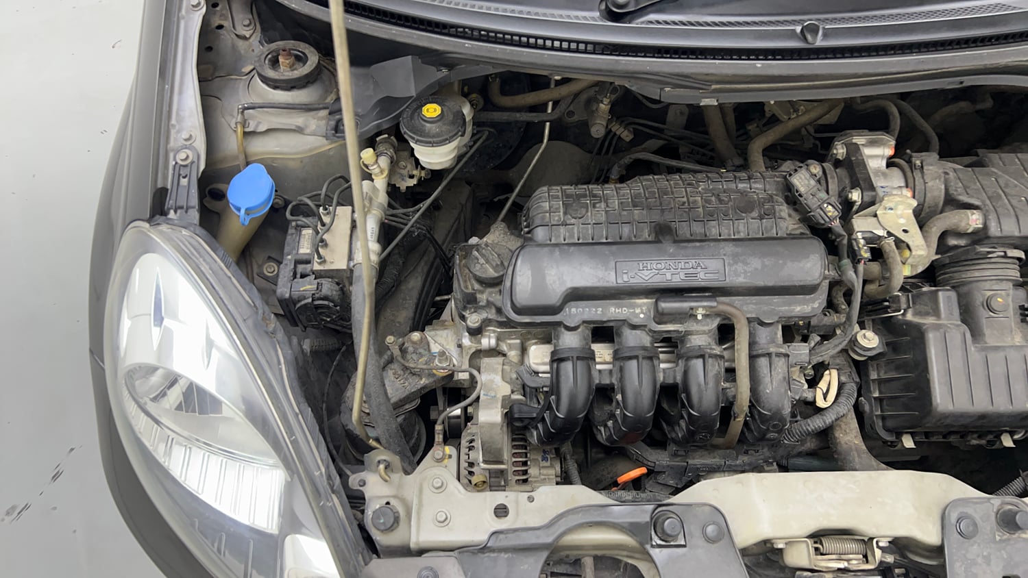 Used 2015 Honda Amaze 1.2 VX i-VTEC Petrol Manual engine ENGINE RIGHT SIDE VIEW