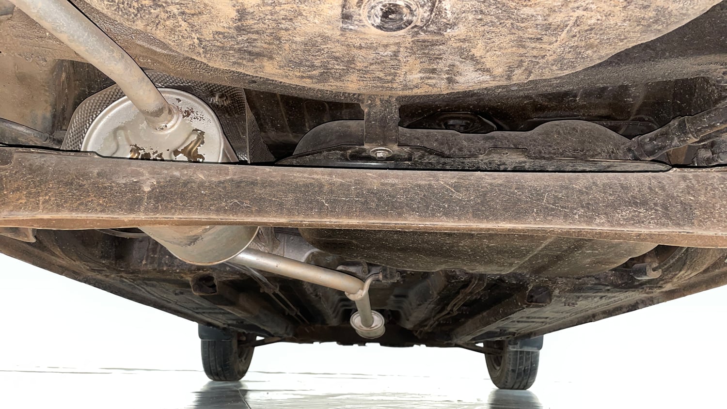 Used 2023 Renault Kwid RXL (O) 1.0 Petrol Manual extra REAR UNDERBODY VIEW (TAKEN FROM REAR)