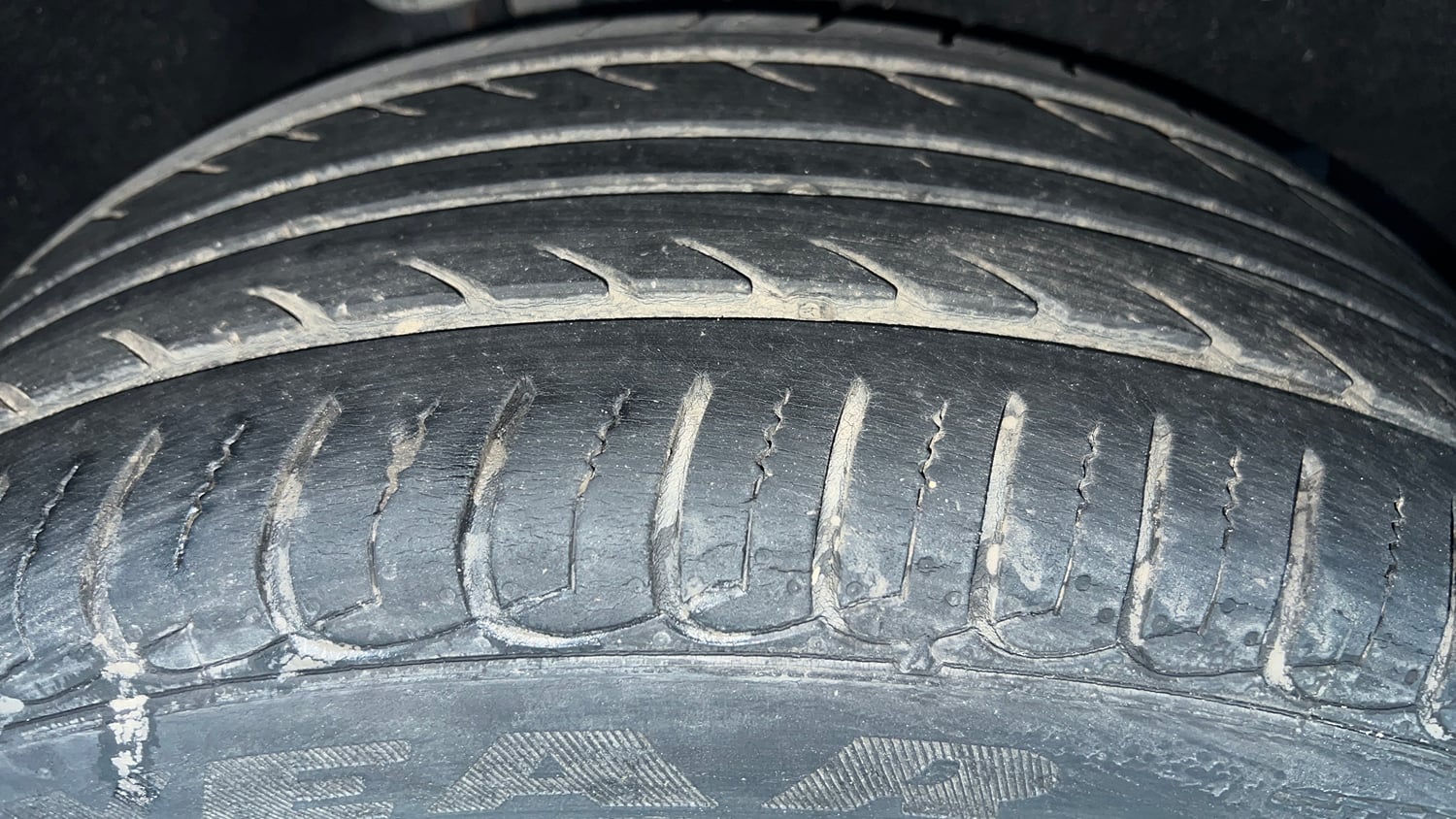 Used 2020 Ford EcoSport Titanium Plus 1.5L Ti-VCT AT Petrol Automatic tyres RIGHT REAR TYRE TREAD VIEW