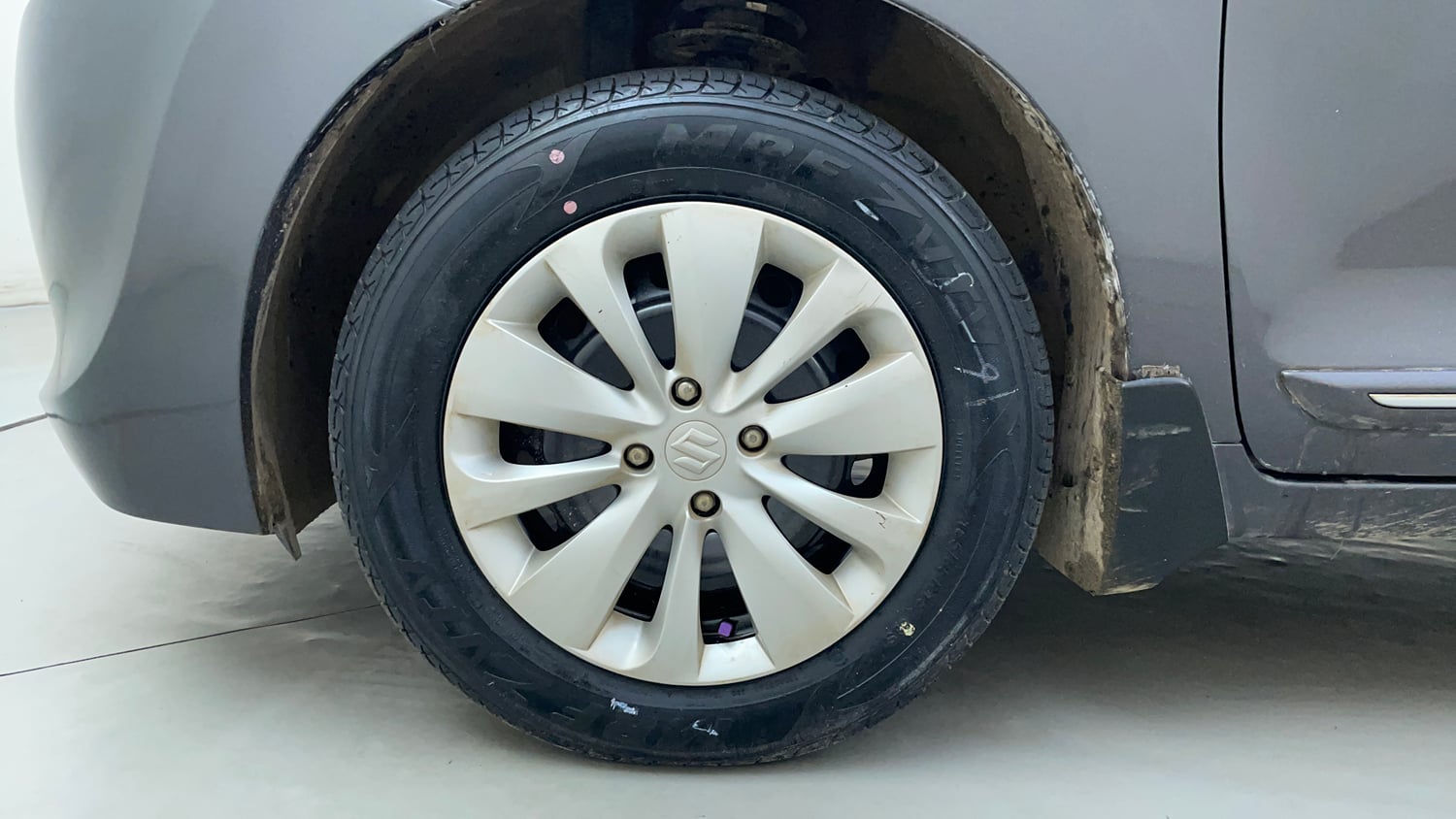 Used 2017 Maruti Suzuki Baleno Delta 1.2 AT Petrol Automatic tyres LEFT FRONT TYRE RIM VIEW
